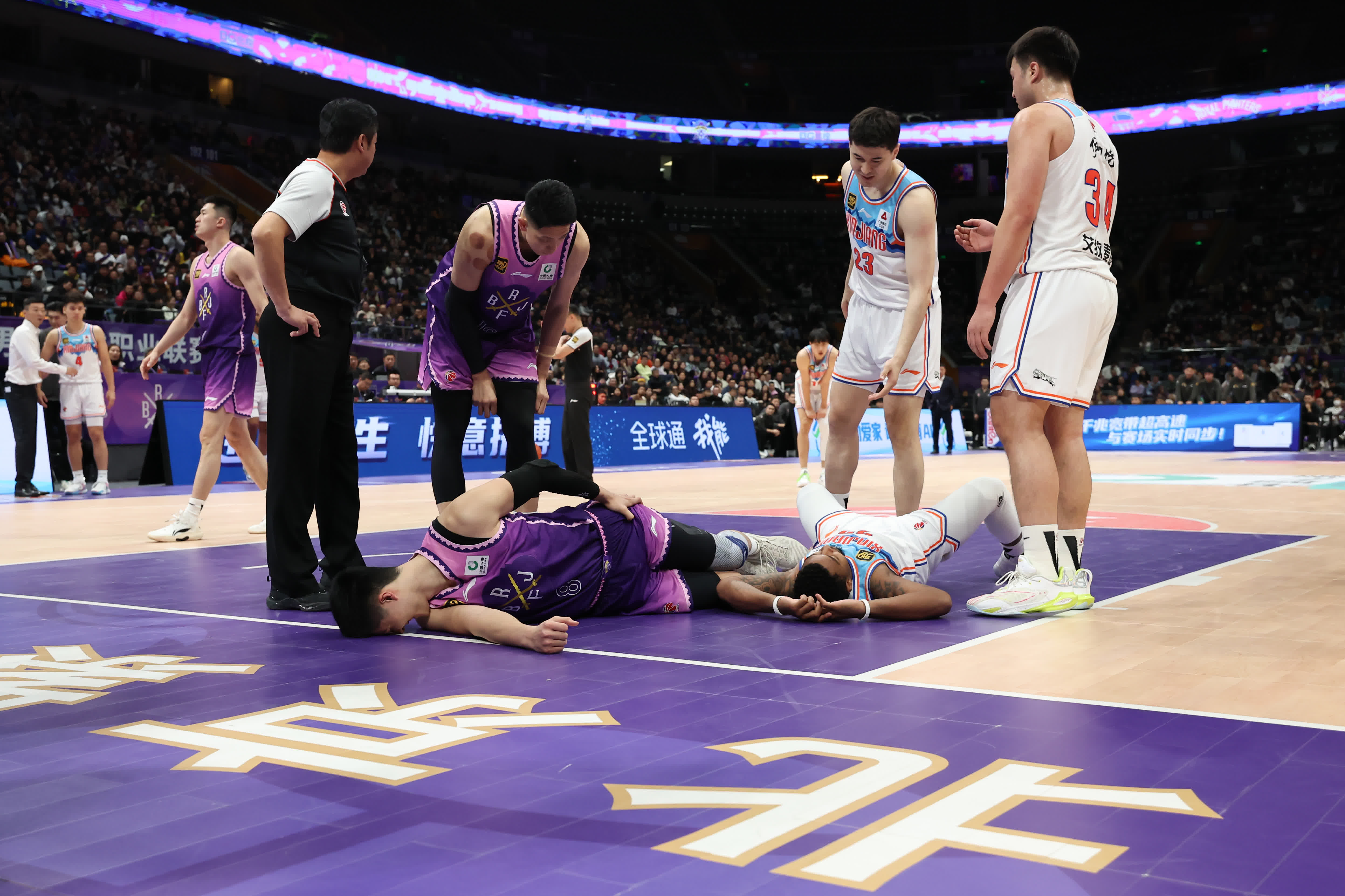 关于赛地聚焦——CBA常规赛冲刺阶段热度飙升，丹佛掘金临场应变，气氛紧张，身体对抗强度拉满的信息-爱游戏