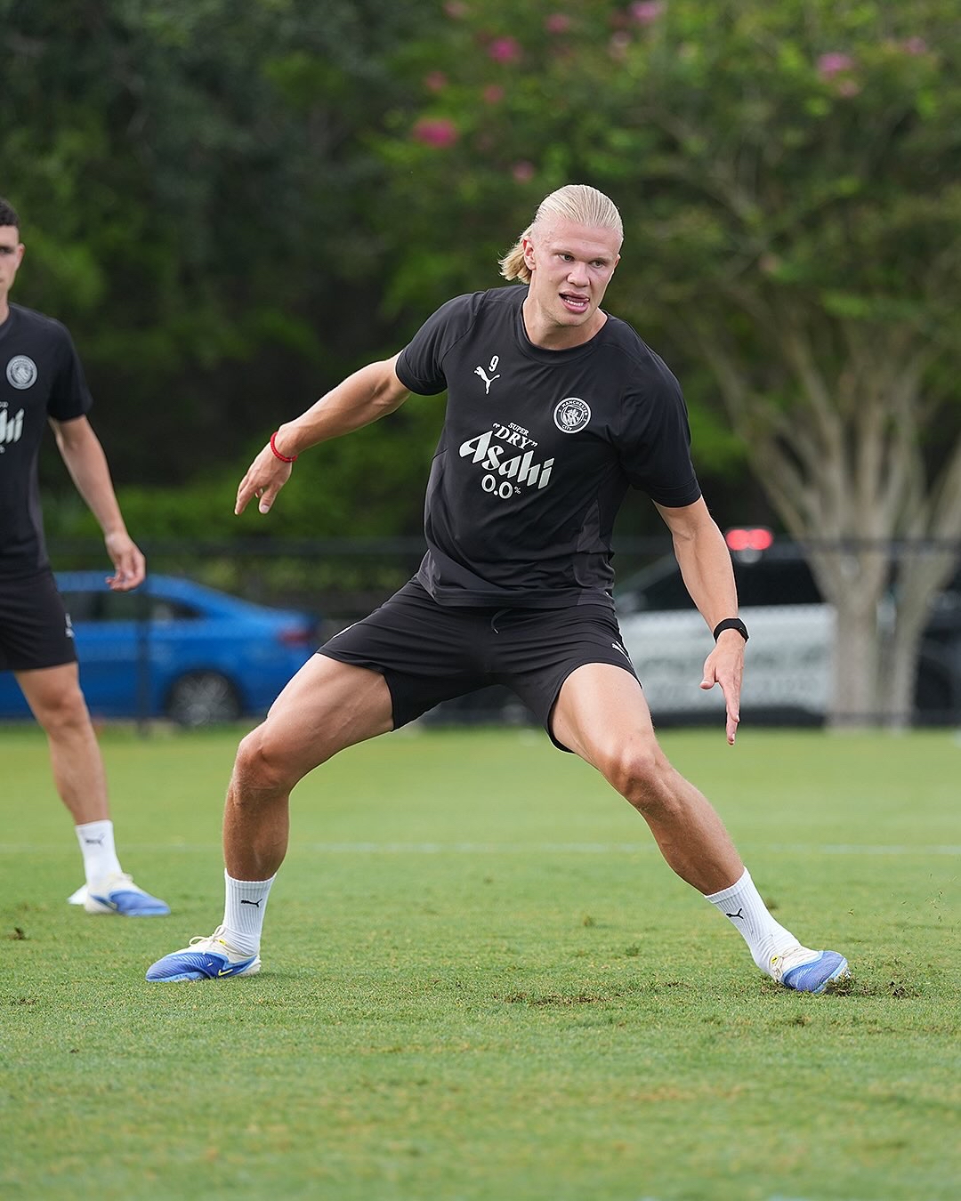 斯图加特训练开放日；转会期止住颓势引欢呼；全明星赛在即；阵容厚度经受考验-爱游戏体育