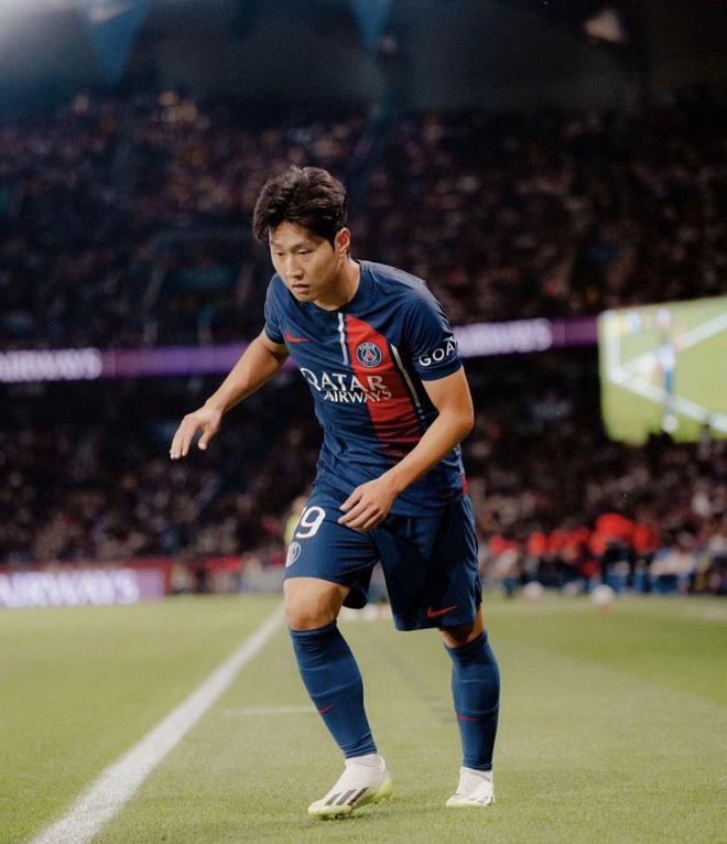 关于赛地聚焦——德甲今晨热度飙升；那不勒斯再遭质疑；球迷炸锅；心理建设被强调的信息-ayx